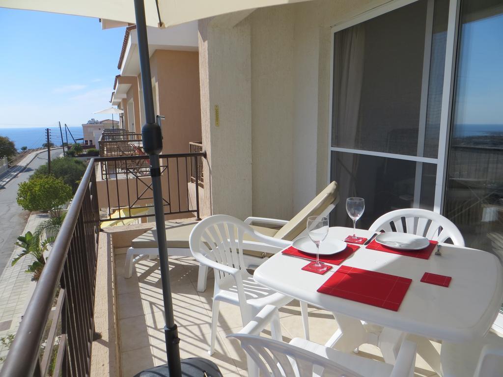Melania Apartment Paphos Bagian luar foto